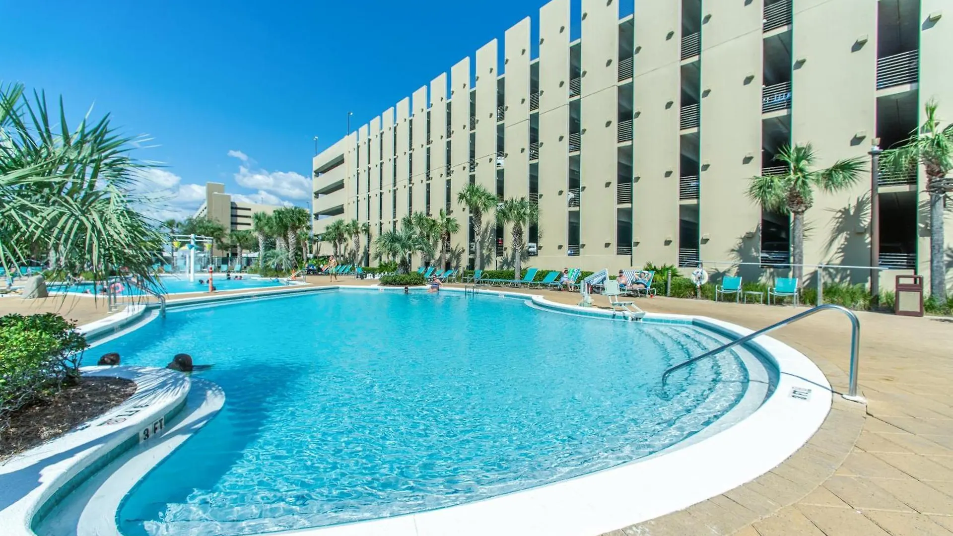 Emerald Beach 1627 Panama City Beach Aparthotel