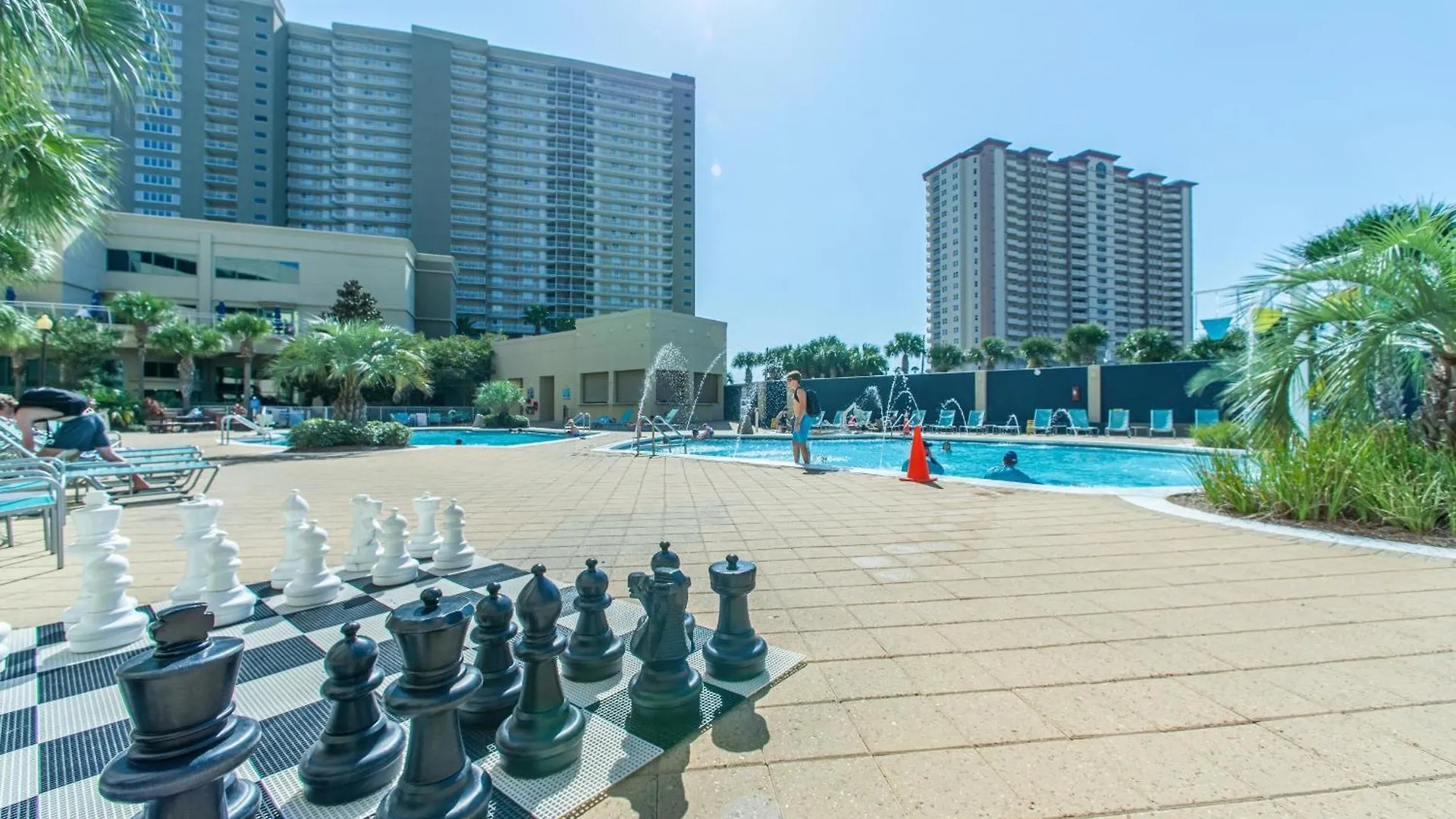 Emerald Beach 1627 Panama City Beach Aparthotel